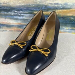 Salvatore Ferragamo Navy Blue Pumps Gold Bows Timeless Elegance with Luxe Touch